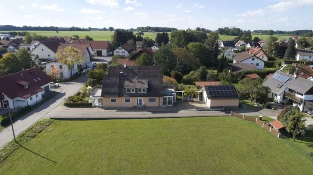 Immobilie in Pürgen - 2-FAM.HAUS / 2x ETW mit GARTEN/GARAGEN+PV-ANLAGE - DIREKT am ORTSRAND!
LENGENFELD - GEM.PÜRGEN -... - Bild 0