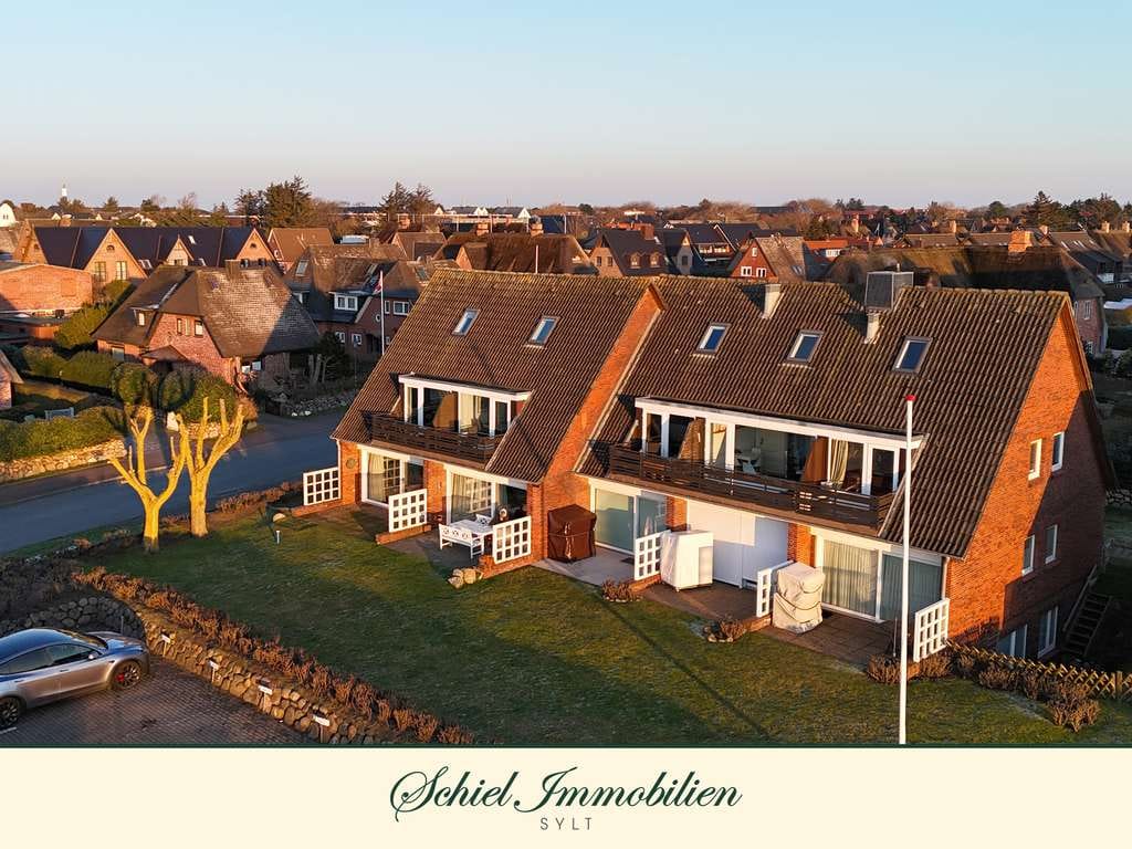 Immobilie in Wenningstedt-Braderup (Sylt) - Modernisierte 2-Zimmer-Ferienwohnung mit  sonnigem Westbalkon, Weitblick und Pkw-Stellplatz - Bild 0