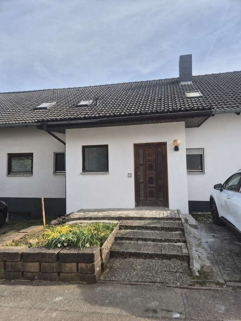 Immobilie in Seitingen-Oberflacht - Bezugsfreie 3-Zi-DG-Wohnung mit Panoramablick, EBK, Garage & Stellplatz - Bild 0