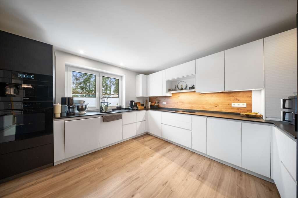 Immobilie in Busdorf - Sanierter Bungalow in Busdorf mit Wintergarten, Kamin und PV-Anlage - Bild 3