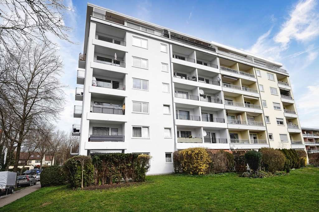 Immobilie in Oberschleißheim - **PROVISIONSFREI** Vermietete 2-ZKB inkl. Südloggia, Fernwärme, moderner Aufzug, etc - Bild 1