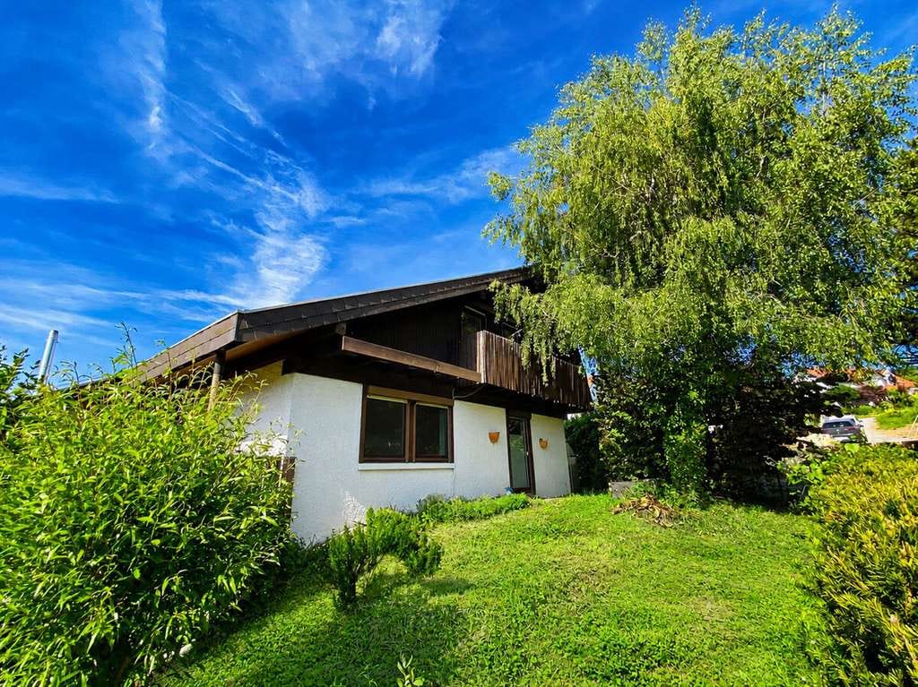Immobilie in Talheim - Architektonisch reizvolles Wohnhaus mit Einliegersuite, viel Platz, sonnigem Garten und Garage - Bild 2