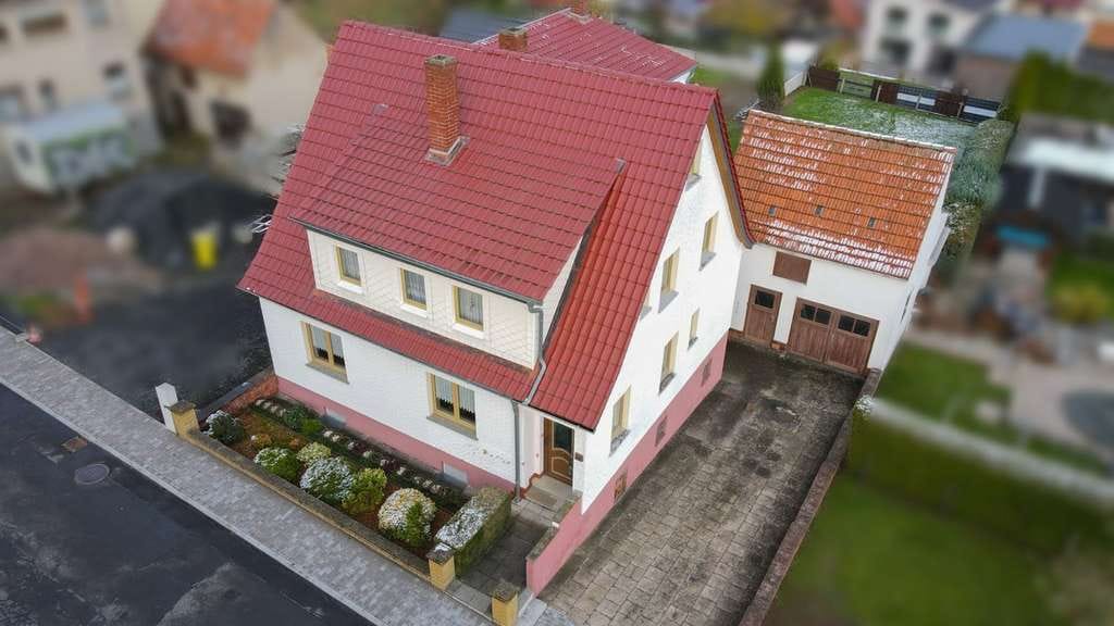 Immobilie in Vacha - Gepflegtes Ein- bis Zweifamilienhaus mit Nebengebäude und großem Garten in Vacha - Völkershausen - Bild 0