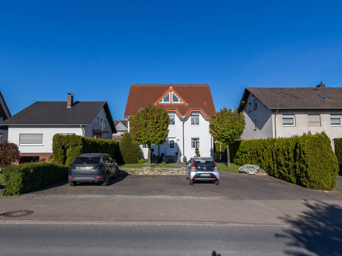 Immobilie in Büren - SCHÖNES UND GEPFLEGTES VERMIETETES DREIFAMILIENHAUS, UNTERKELLERT MIT GARTEN UND BALKON - Bild 0