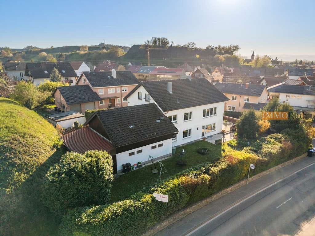 Immobilie in Vogtsburg im Kaiserstuhl - IMMORath.de - Zweifamilienhaus mit viel Platz & Garten - Bild 1
