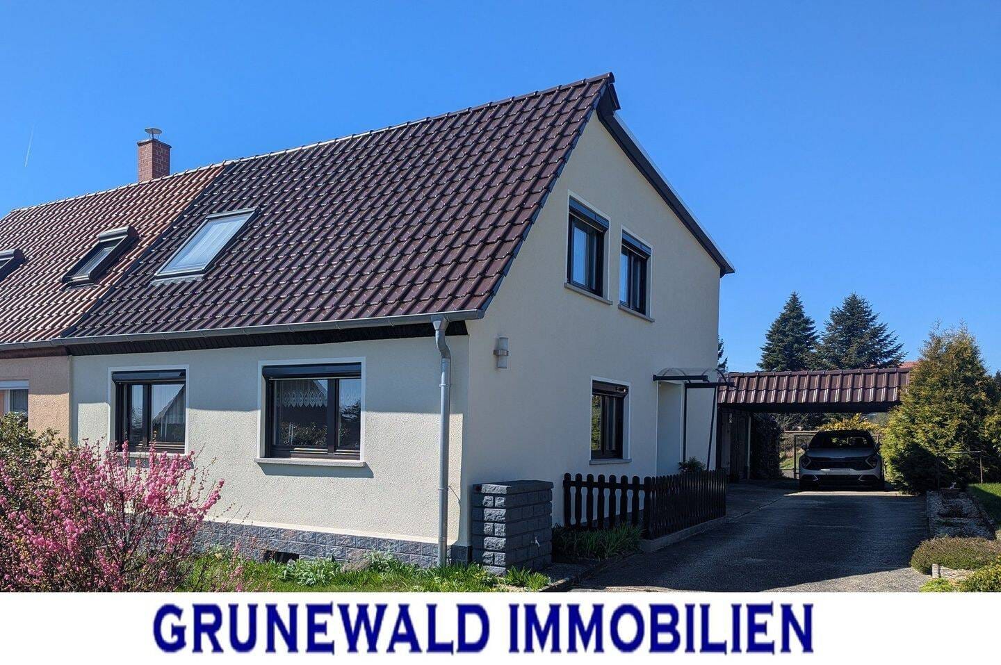 Immobilie in Eisenberg - Attraktive Doppelhaushälfte mit großzügigem Grundstück und  sonniger Dachterrasse.  - Bild 0