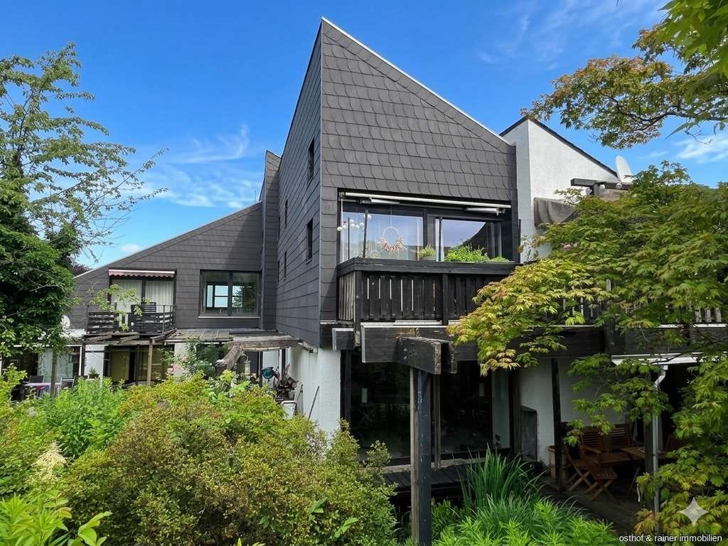Immobilie in Freigericht - OSTHOF & RAINER IMMOBILIEN
Architektonisches Mehrfamilienhaus mit außergewöhnlichem Garten! - Bild 0