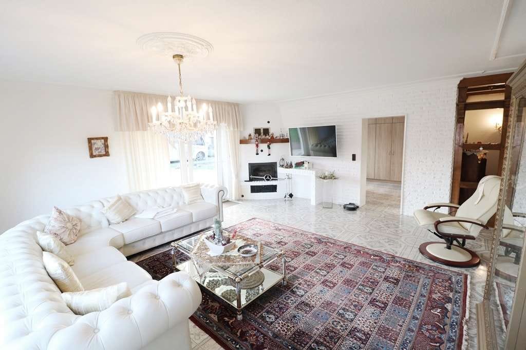 Immobilie in Cloppenburg - Modernisiertes, familiengerechtes Wohnhaus mit 2 Wohneinheiten, Keller und Doppelgarage - Bild 4