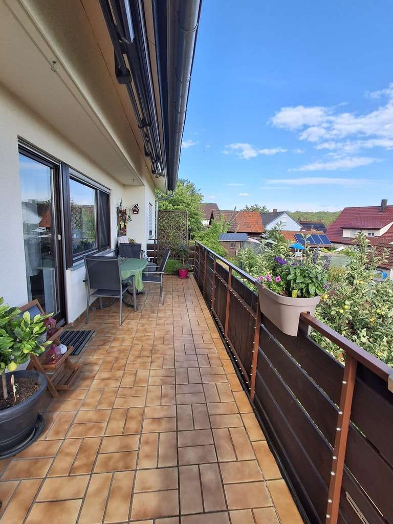 Immobilie in Frickenhausen - Zweifamilienhaus mit Einliegerwohnung in traumhafter Aussichtslage von Frickenhausen-Tischardt - Bild 2