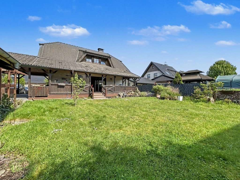 Immobilie in Augustdorf - Attraktives Einfamilienhaus mit Einliegerwohnung in Augustdorf - Bild 1