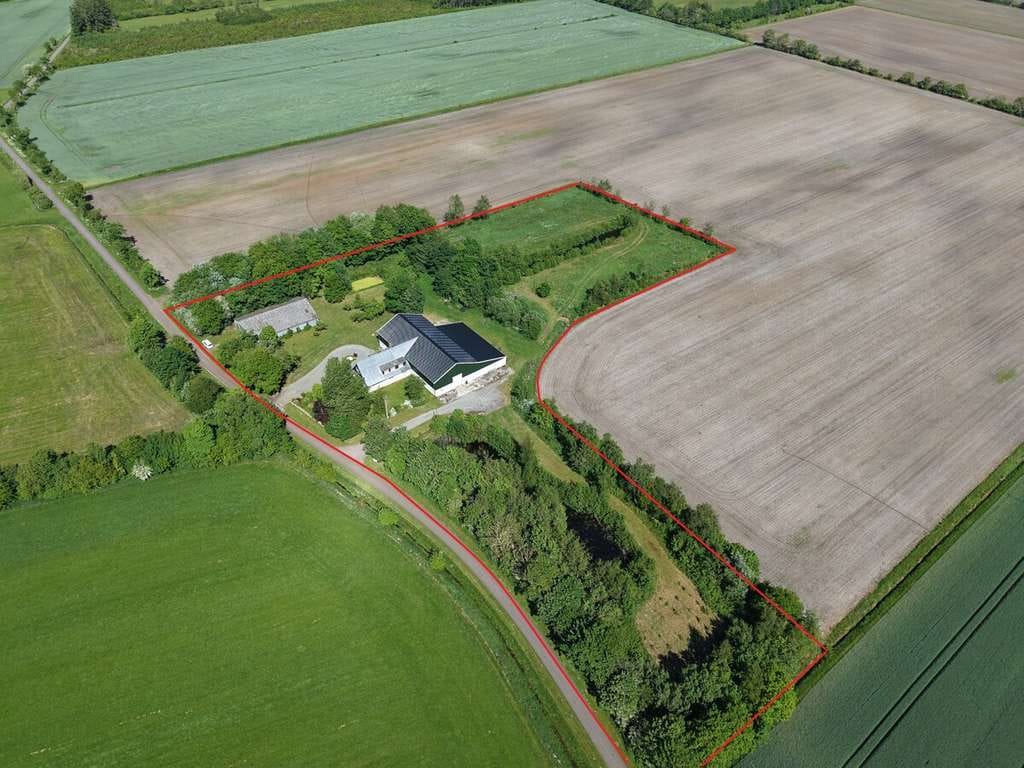 Immobilie in Högel - Viel Platz in ruhiger Lage – Resthof mit Hallen und großzügigem Grundstück - Bild 2