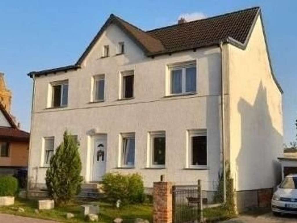 Immobilie in Gartz (Oder) - Renditehaus - Mehrfamilienhaus mit 4 Wohnungen, Nebengelass, Keller, Grundstück, Stellplätze - Bild 3