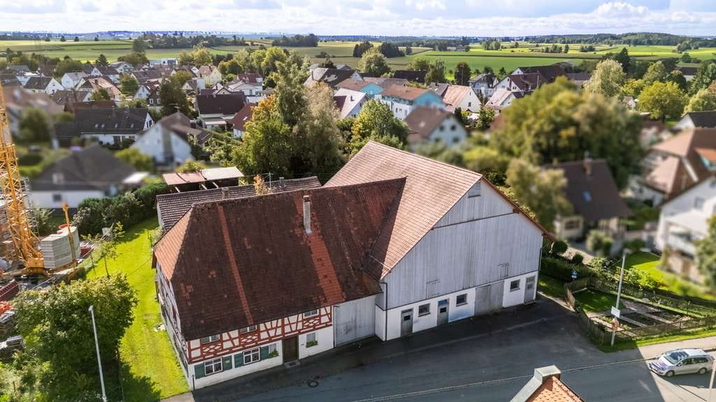 Immobilie in Bad Waldsee - Bad Waldsee - Reute
Denkmalgeschütztes Bauernhaus auf großzügigem Grundstück - Bild 3