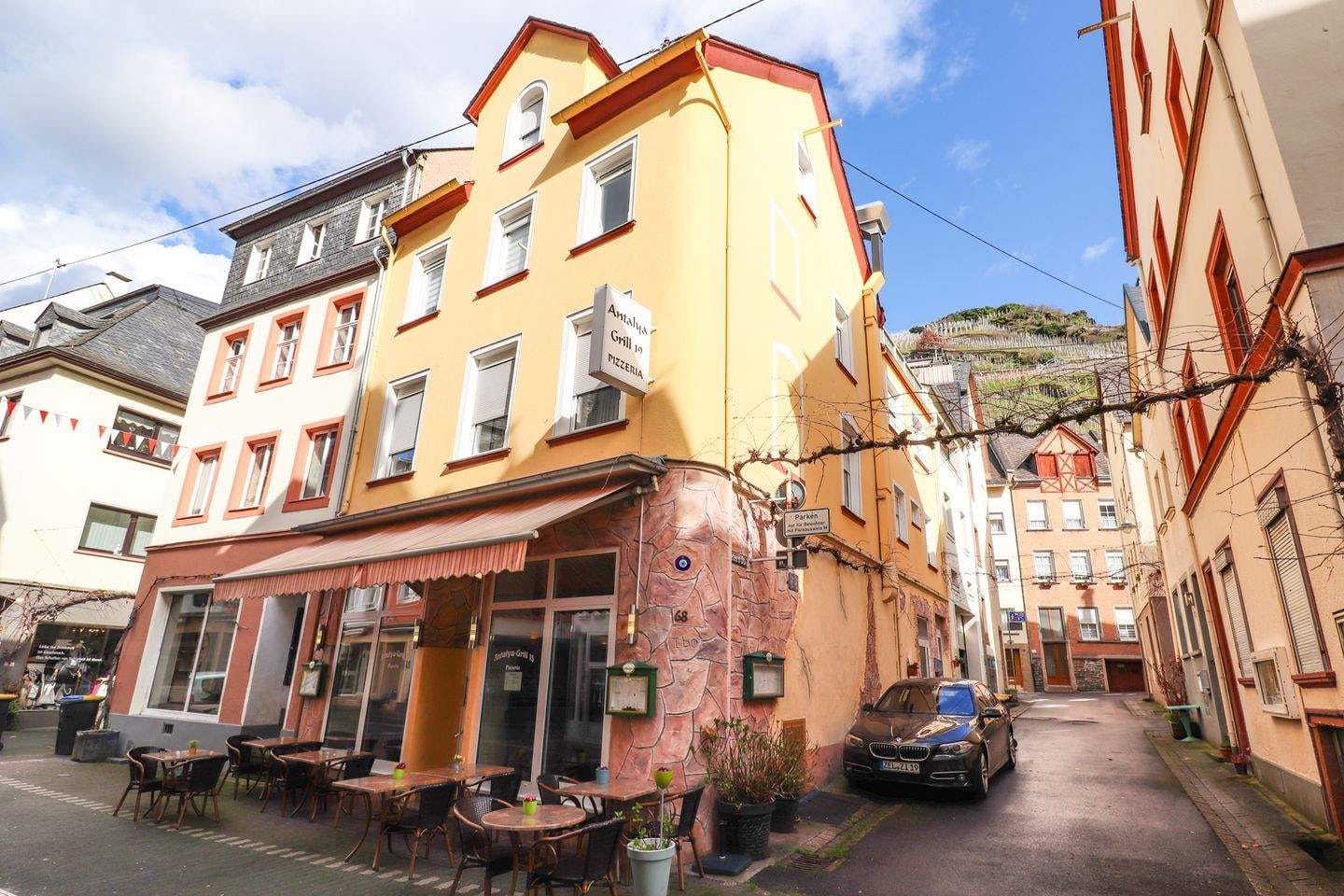 Immobilie in Zell (Mosel) - Attraktive Rendite mit bis zu 4 Wohnungen und sehr lukrativer Gastronomie in bester Lage von Zell - Bild 0