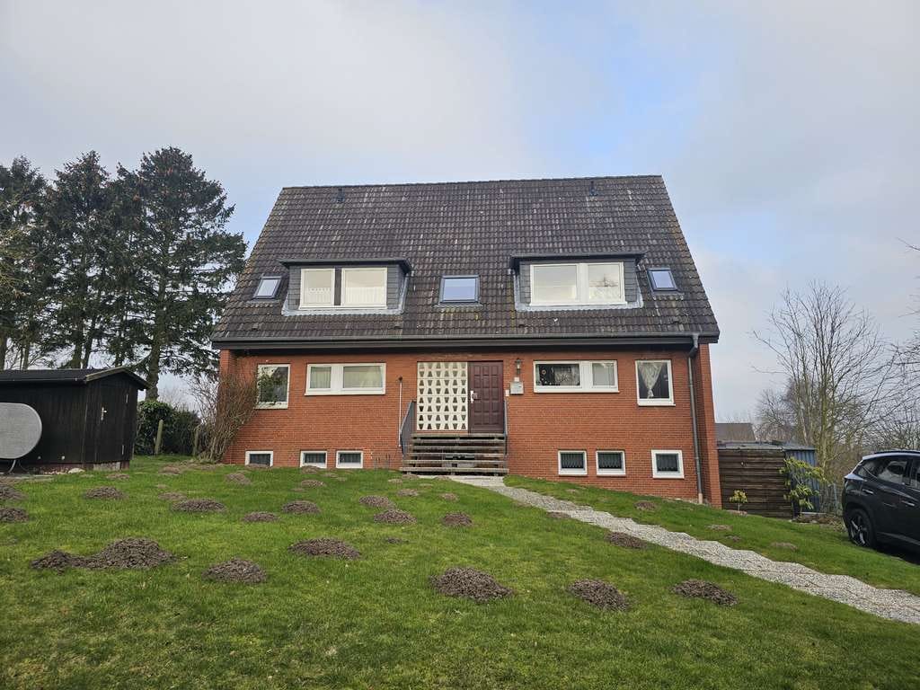 Immobilie in Wangels - Zwei Einheiten in Wangels: Eine Wohnung sofort beziehbar, 2. Einheit mit Potenzial zur Wohnnutzung - Bild 0