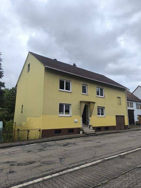 Immobilie in Eßweiler - Großes Einfamilienhaus mit Garten und Garage - Bild 0