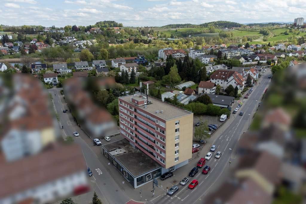 Immobilie in Tettnang - BERGE UND SEE IM BLICK! 3-Zimmer-Citywohnung sanieren und 180° Panoramasicht genießen - Bild 3
