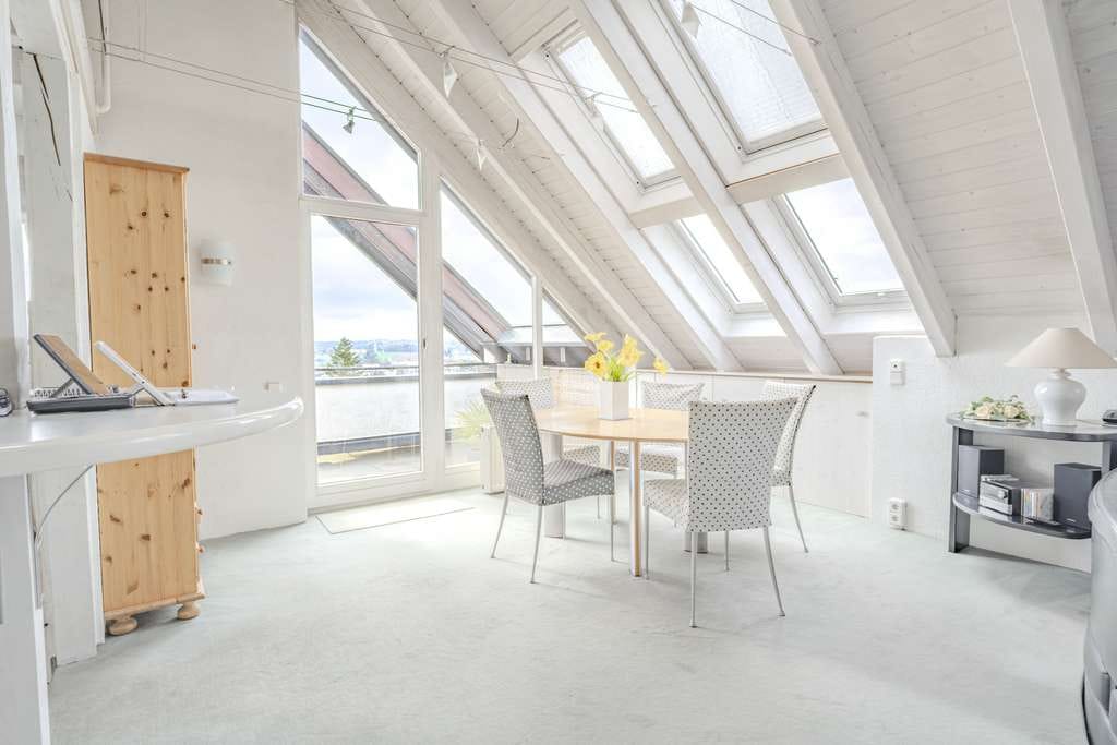 Immobilie in Rechberghausen - Das gewisse Etwas mit unverwechselbarem Stil, Galerie und Weitblick - Bild 3