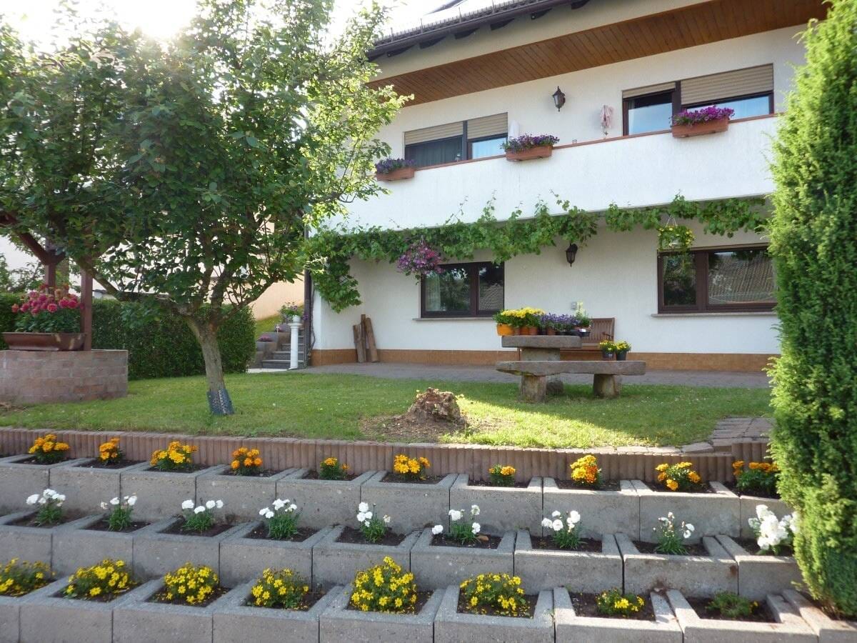 Immobilie in Krickenbach - Großzügiges Mehrgenerationenhaus mit großem Grundstück - vielseitig nutzbar in ruhiger Lage - Bild 1