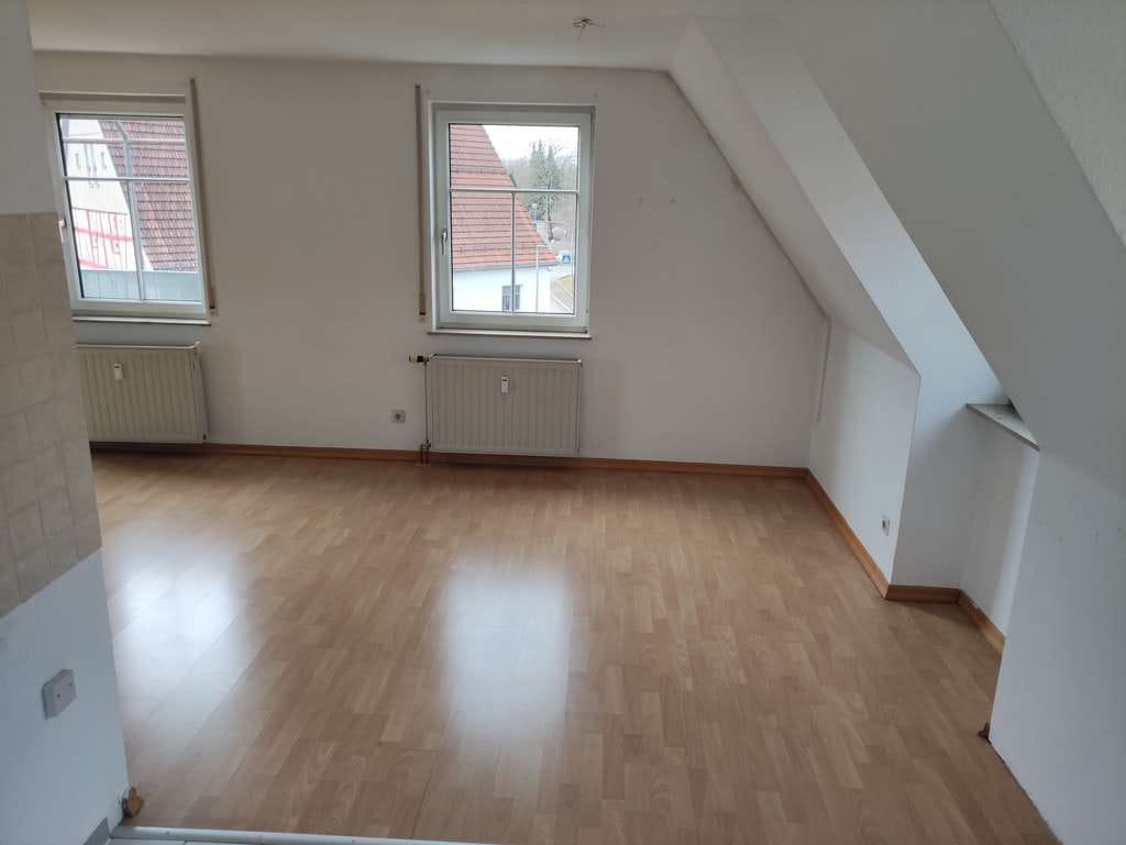 Immobilie in Urbach - Großzügiges Maisonette-Juwel in Urbach. Lichtdurchflutetes Wohnen mit Weitblick & Westbalkon - Bild 2
