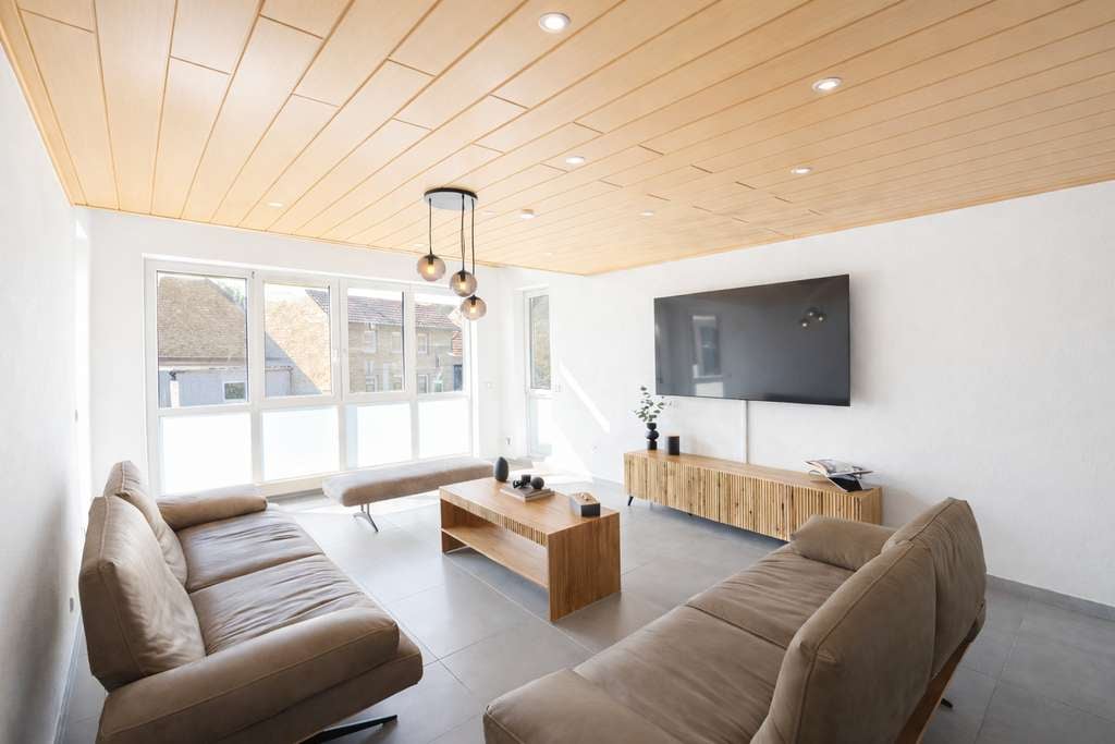 Immobilie in Abtweiler - Modernisiertes Zweifamilienhaus mit Wintergarten, PV-Anlage und großem Grundstück - Bild 3