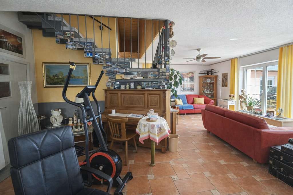 Immobilie in Itzgrund - „Leben am Rand der Natur – stilvolles Einfamilienhaus in idyllischer Ortsrandlage“ - Bild 3