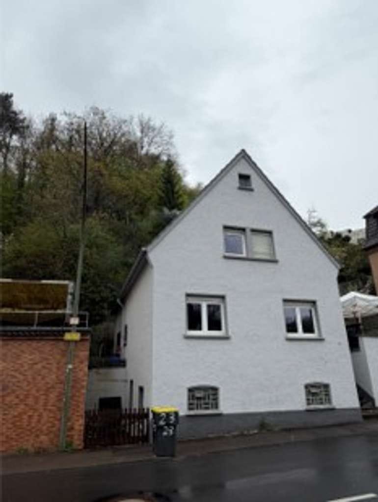 Immobilie in Iserlohn - Vermietetes Einfamilienhaus mit Garage und großem Garten in Iserlohn - Bild 1
