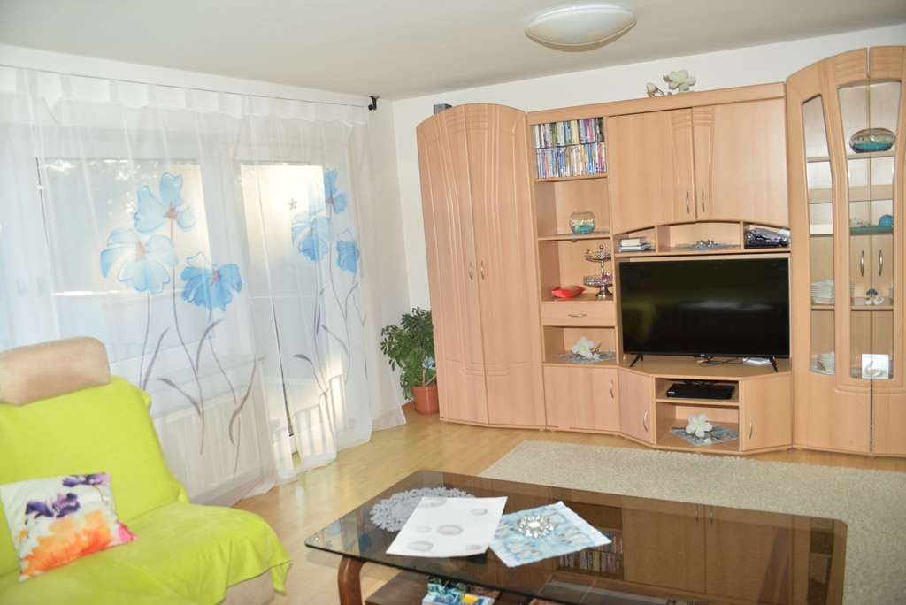 Immobilie in Bretzfeld - 1-Fam.-Haus (DHH) mit Doppelgarage - Bild 1
