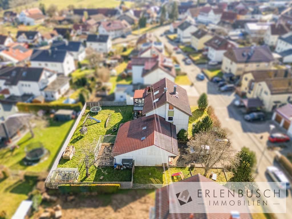 Immobilie in Kaisersbach - Großzügiges Zweifamilienhaus mit weitläufigem Grundstück und Entwicklungspotenzial - Bild 4