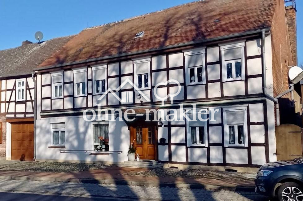 Immobilie in Arendsee (Altmark) - Historisches Fachwerkhaus mit Ausbaupotenzial und großzügigem Grundstück - Bild 0