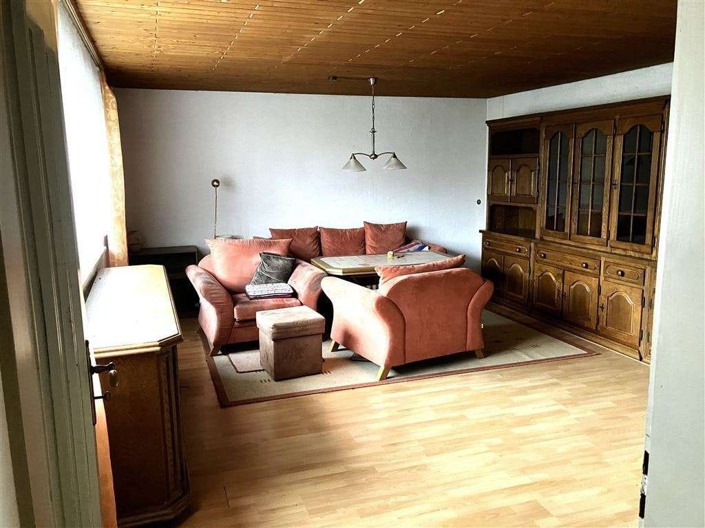 Immobilie in Eitensheim - Familienfreundlich wohnen: EFH mit großer Dachterrasse, Kachelofen und Top-Anbindung in Eitensheim  - Bild 3