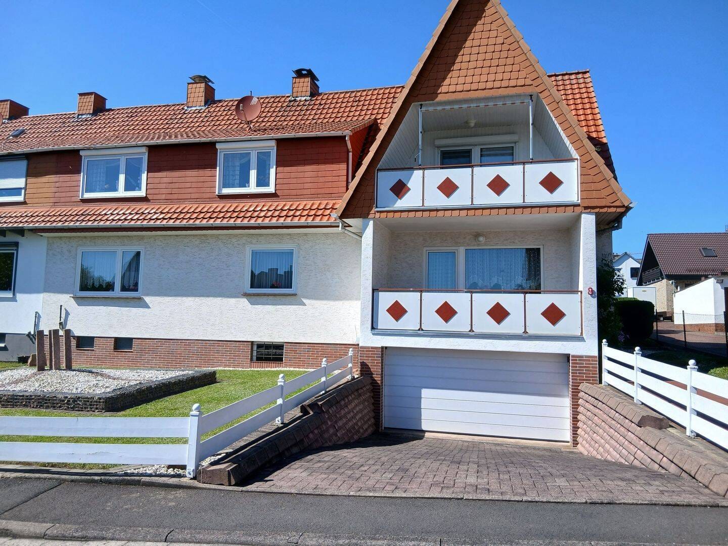Immobilie in Vellmar - Vellmar-OT - Gepflegtes Mehrfamilienhaus (DHH) mit Potential - Bild 0