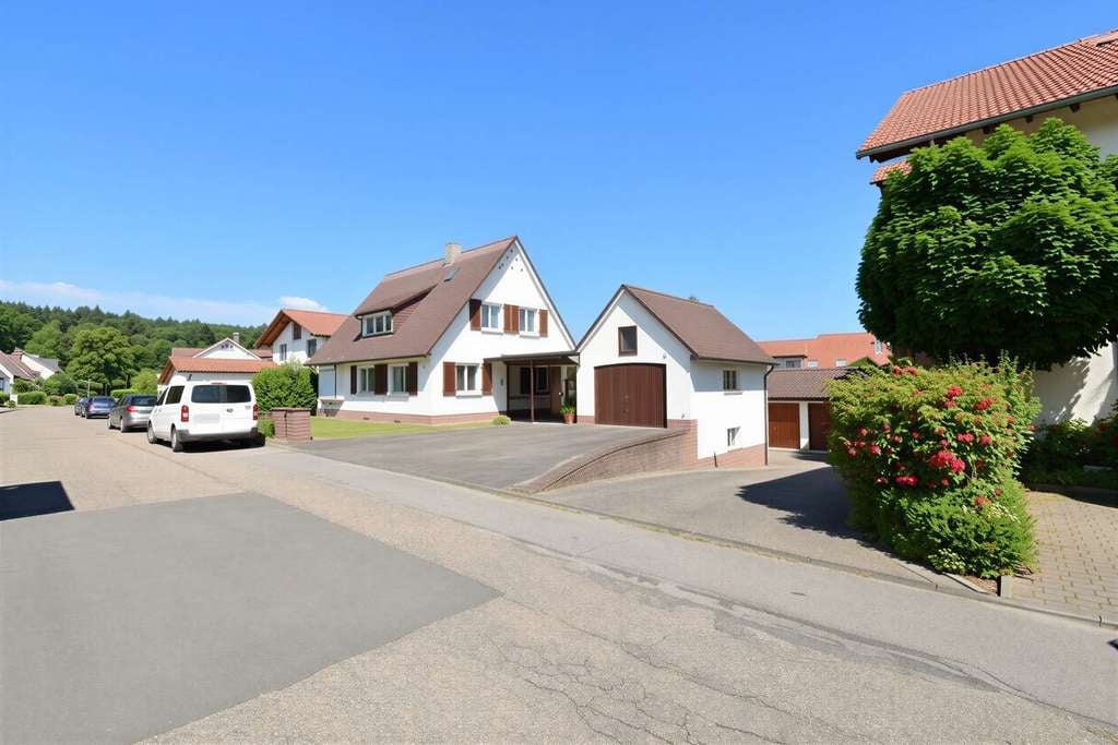 Immobilie in Neuenbürg - Ruhige Lage mit großem Grundstück - Bild 0