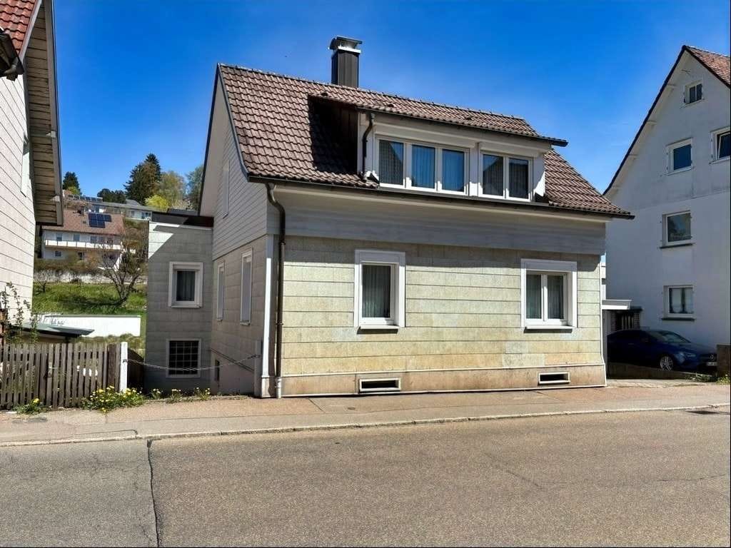 Immobilie in St. Georgen im Schwarzwald - Einfamilienhaus mit Garage - Bild 2