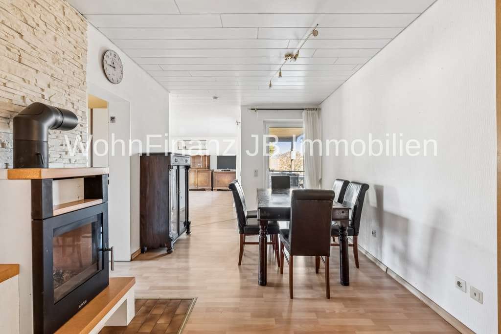 Immobilie in Meine - Großes Einfamilienhaus mit Einliegerwohnung, Garage, Carport, Keller und Kamin - Bild 3