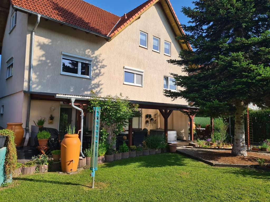 Immobilie in Zella-Mehlis - Vielseitiges Zweifamilienhaus: Großzügiges Raumangebot in Zella-Mehlis - Bild 2