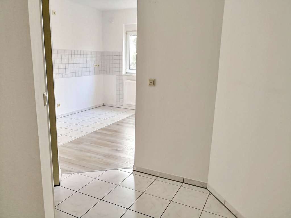 Immobilie in Klipphausen - Laminat - Offene Küche - Stellplatz - Bild 2