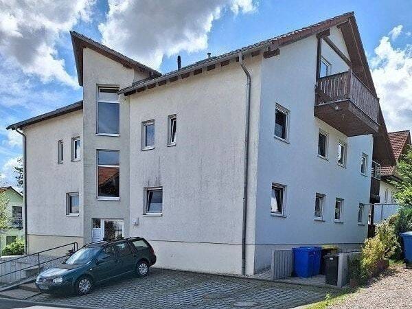 Immobilie in Waldenburg - Schöne große Dachgeschoßwohnung in ruhiger Siedlungslage mit Pkw-Stellplatz - Bild 0