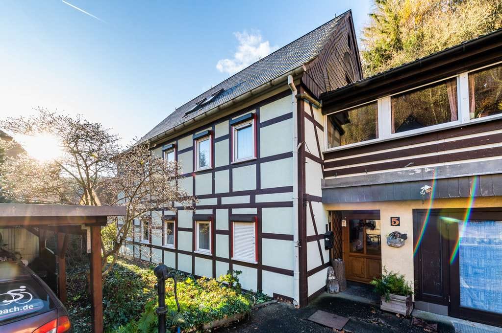 Immobilie in Bad Schandau - Attraktives Zweifamilienhaus mit Ferienwohnungen in der schönen Sächsischen Schweiz - Bild 0