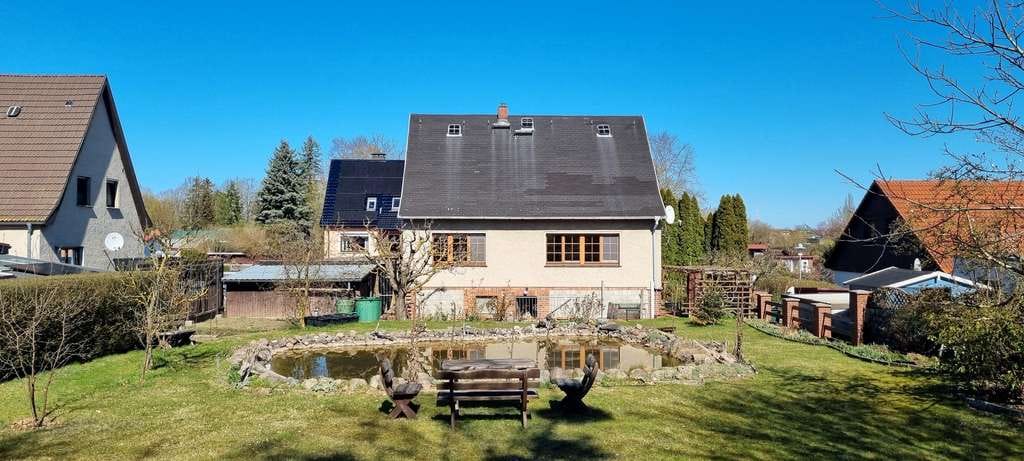 Immobilie in Pasewalk - Massives, voll unterkellertes Haus mit 2 Heizsystemen u. kl. Teich - Bild 0