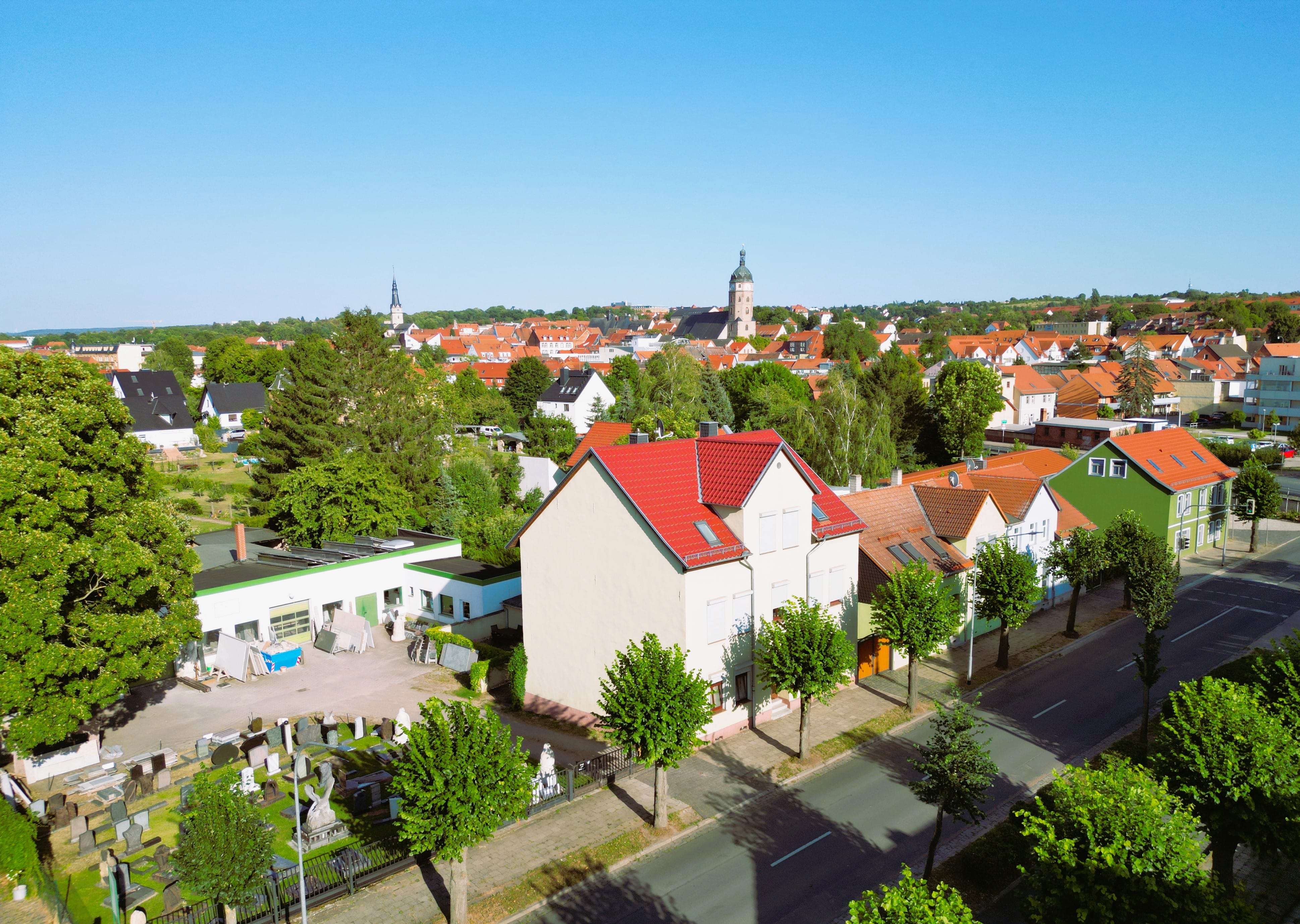 Immobilie in Sangerhausen - Mehrfamilienhaus in zentraler Lage von Sangerhausen zu verkaufen - Bild 1