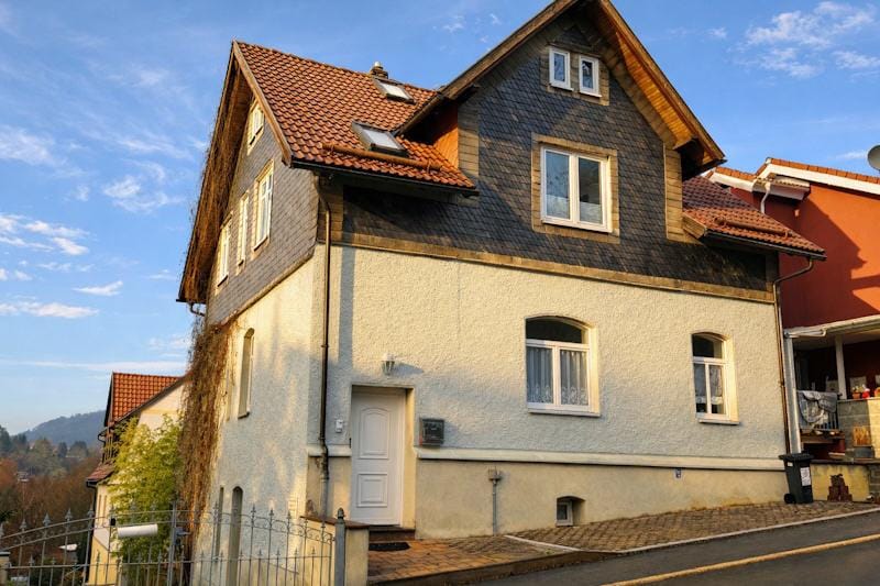 Immobilie in Sonneberg - Charmantes Ein/Zweifamilienwohnhaus mit herrlichem Ausblick - Bild 0