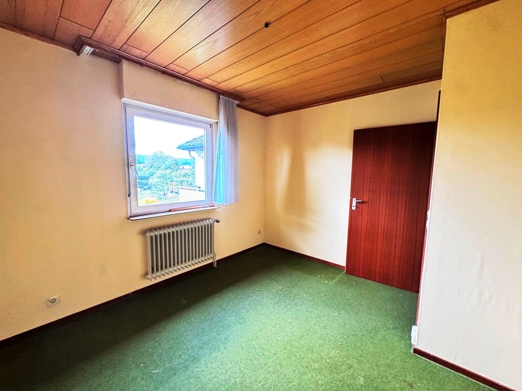 Immobilie in Klingenberg am Main - Renovierungsbedürftiger Winkelbungalow
auf großem Grundstück mit Weinbergblick - Bild 4