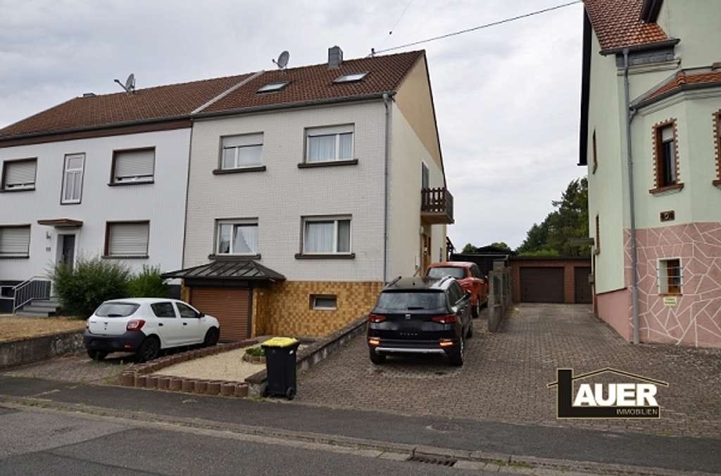 Immobilie in Völklingen - Zweifamilienhaus mit großem Garten in Lauterbach - Bild 0