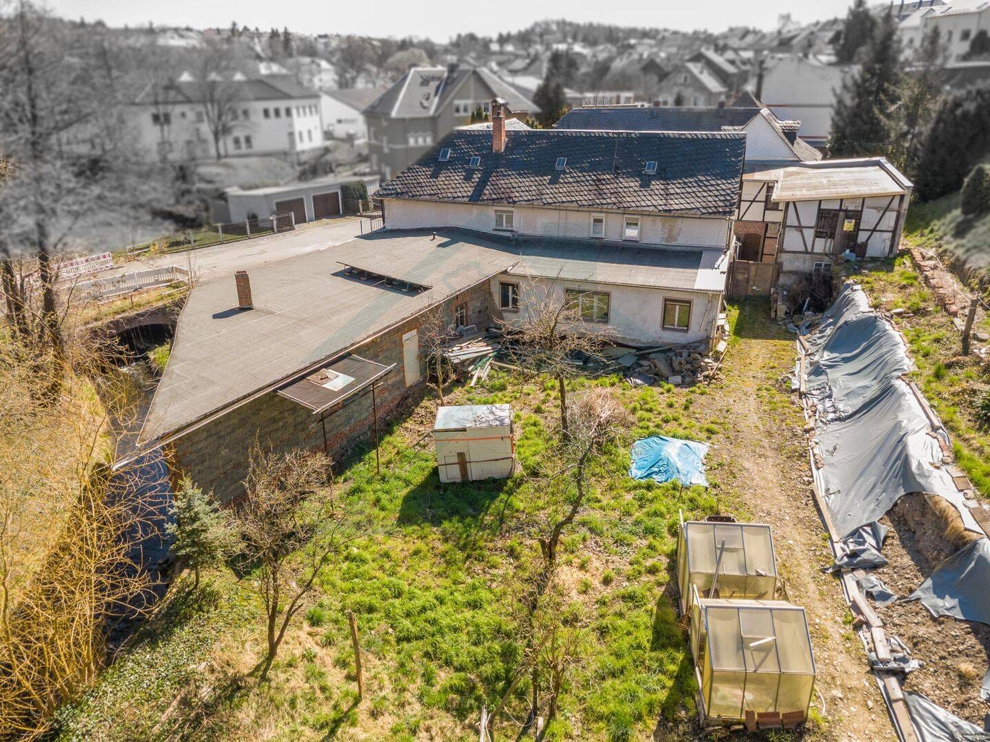Immobilie in Zeulenroda-Triebes - Charmanter Zweiseitenhof: Modernes Wohnen, ausbaufähiges EG & massig Platz für Ihre Projekte - Bild 2