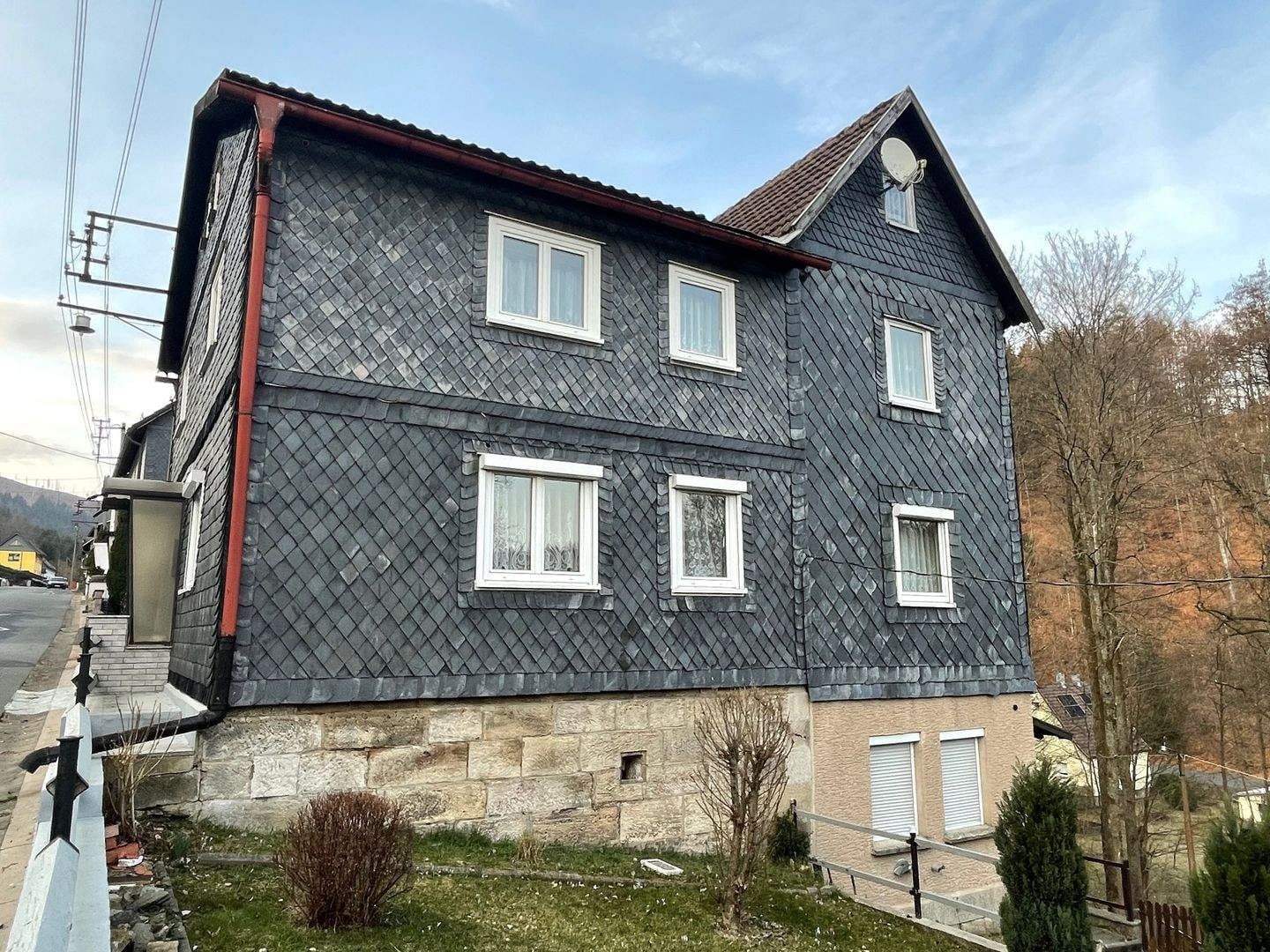 Immobilie in Frankenblick - gehegt+gepflegt+gemütlich- üppiges Familiendomizil umgeben von herrlicher Natur in Meng.-Hämmern - Bild 1
