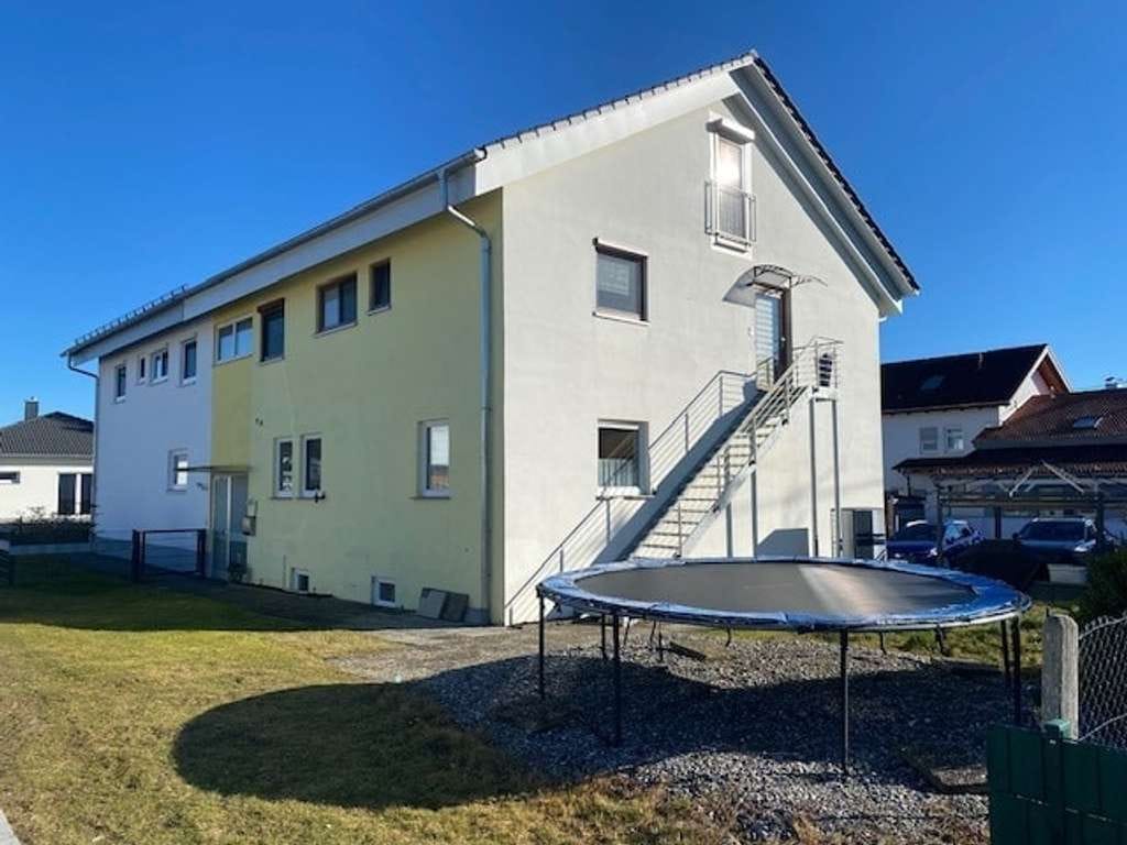 Immobilie in Pfullendorf - Modernisierte Doppelhaushälfte mit zwei großzügigen Wohnungen
Wohnen auf drei Ebenen - Bild 1