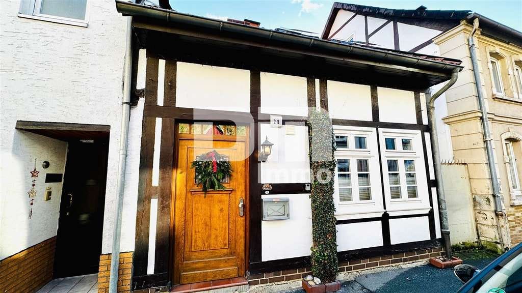 Immobilie in Warburg - (R)eserviert!Massives kompaktes Wohnhaus in Fachwerkoptik mit Eichenbalken - Bild 0