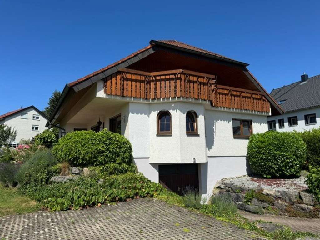 Immobilie in Ofterdingen - 1-2-Familienhaus mit großem Grundstück in Ofterdingen - Bild 0