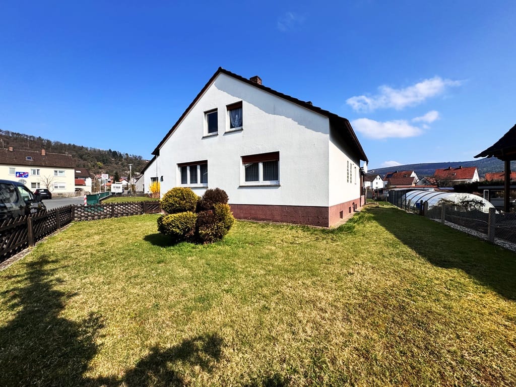 Immobilie in Großheubach - Renovierungsbedürftiges Ein- bis Zweifamilienhaus
mit herrlichem Garten in ruhiger Lage - Bild 0